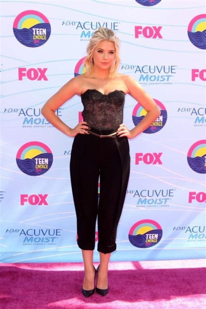 Ashley Benson Height, Weight, Measurements, Bra Size, Shoe Size