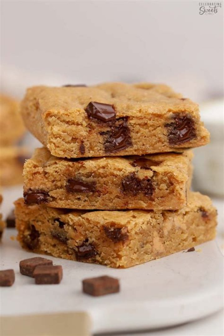 Blonde Brownies {Easy & Delicious!}