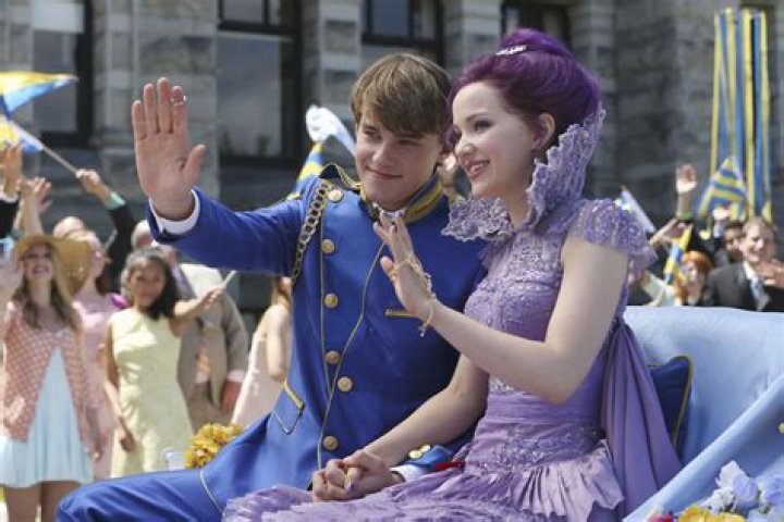 Descendants star Mitchell Hope Age, Wiki, Dating, Married, Relationship!