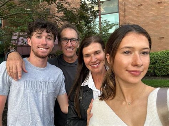 Emmet Cahill Net Worth, Career, Band, Relationship, Wiki, Bio, Age, Parents