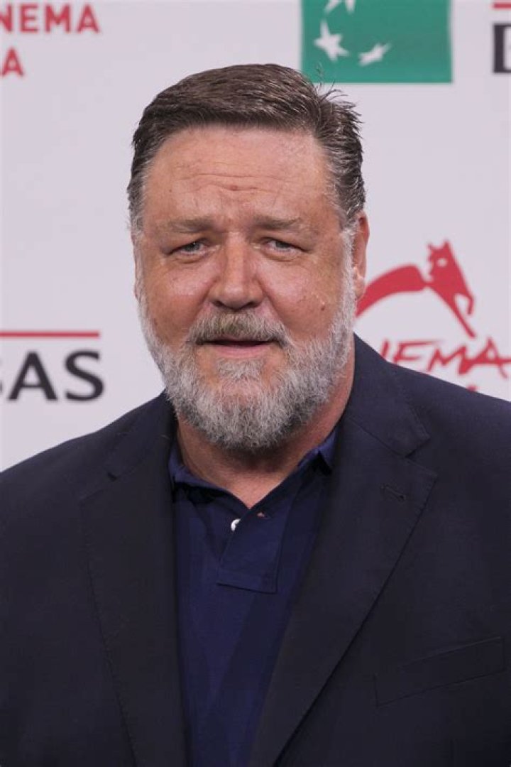 How old is Russell Crowe at the moment? Let's trace his journey from New Zealand to Hollywood. - SarkariResult