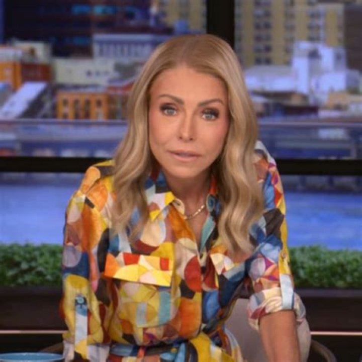 Kelly Ripa’s Bio, Measurements, Height, Weight, Dating History & More