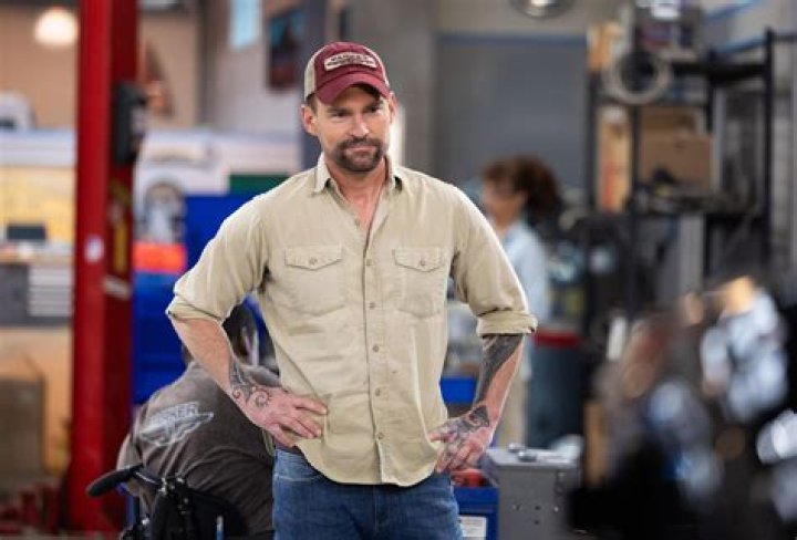 Seann William Scott Married or he is coming out as a Gay man?