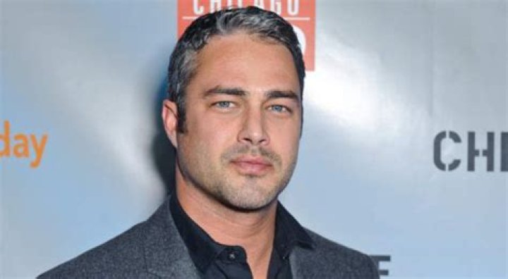 Taylor Kinney Height, Weight, Body Measurements, Shoe Size